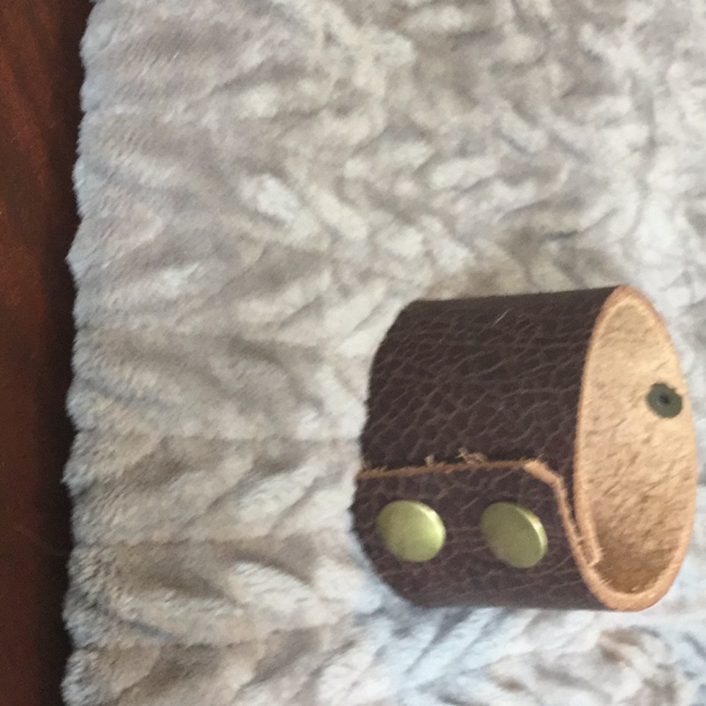 Handmade leather cuff - Picture 2 of 5